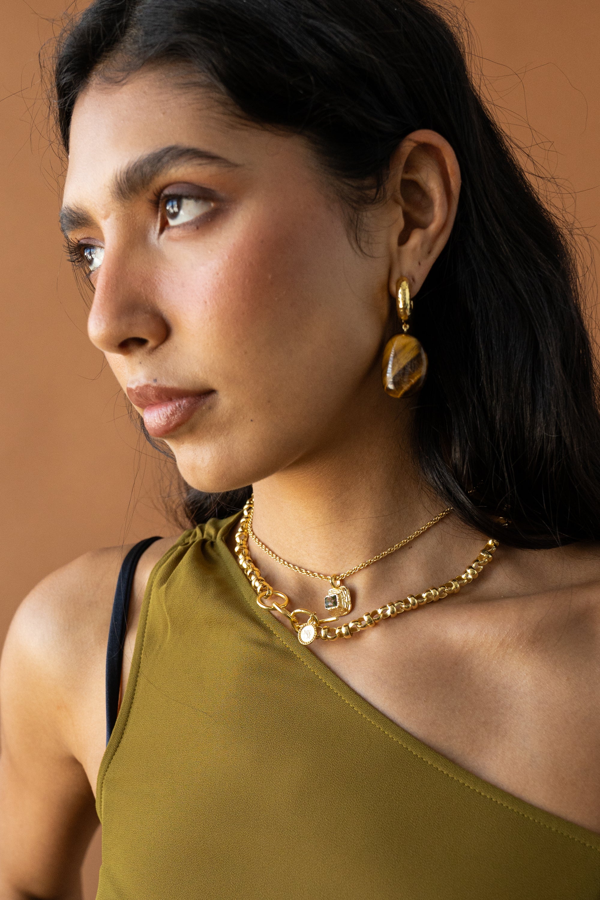 GEORGIA EARRINGS GOLD — Mountain & Moon ODYSSEY W26 campaign