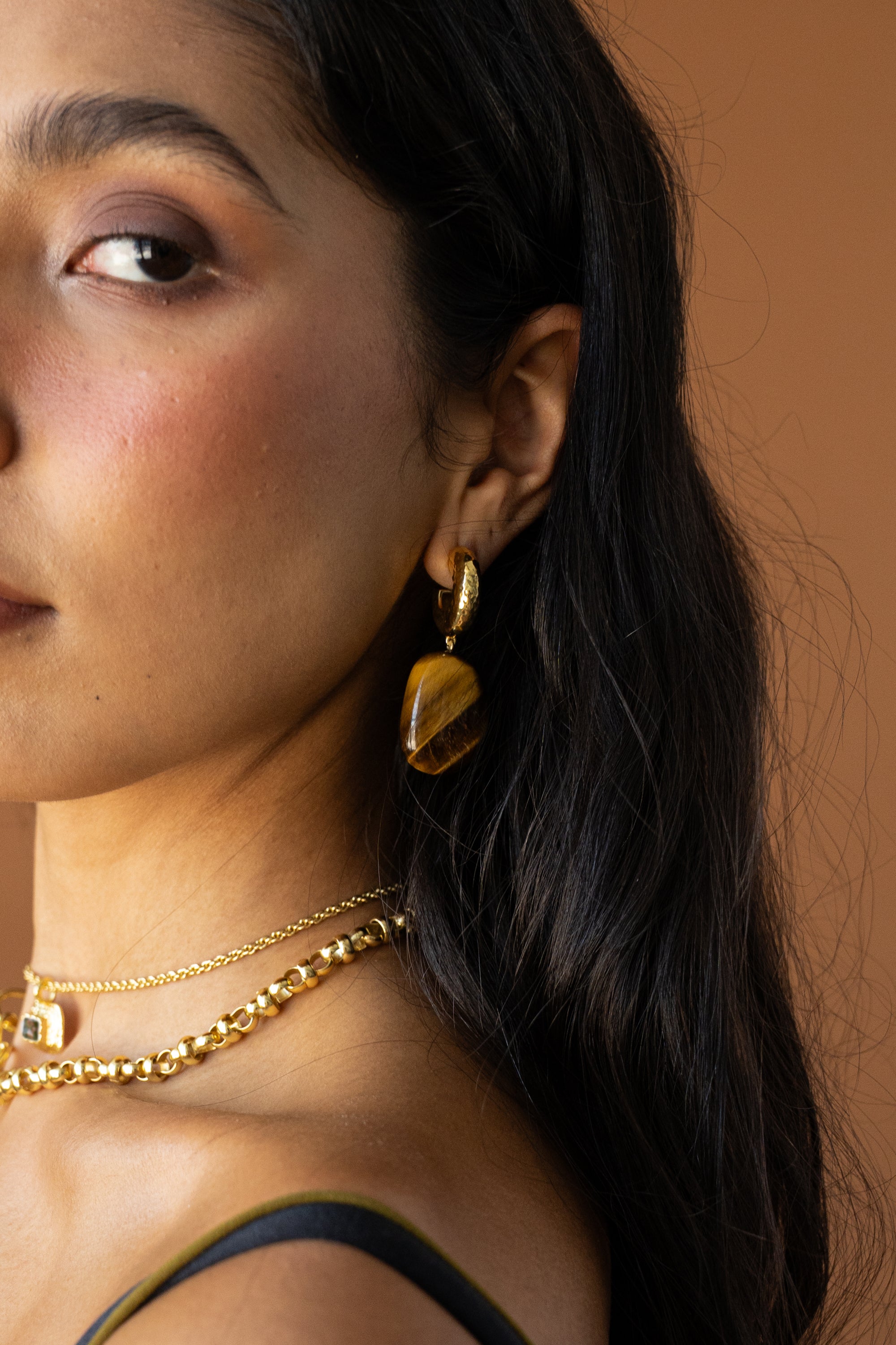 GEORGIA EARRINGS GOLD — Mountain & Moon ODYSSEY W26 campaign